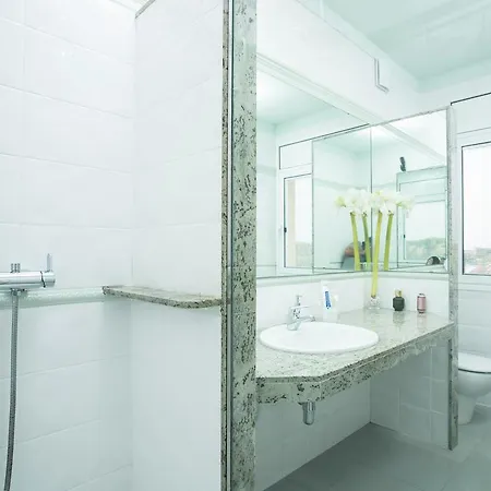 Modern In Les Corts With Pool L' Escala