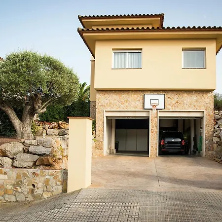 Modern In Les Corts With Pool וילה